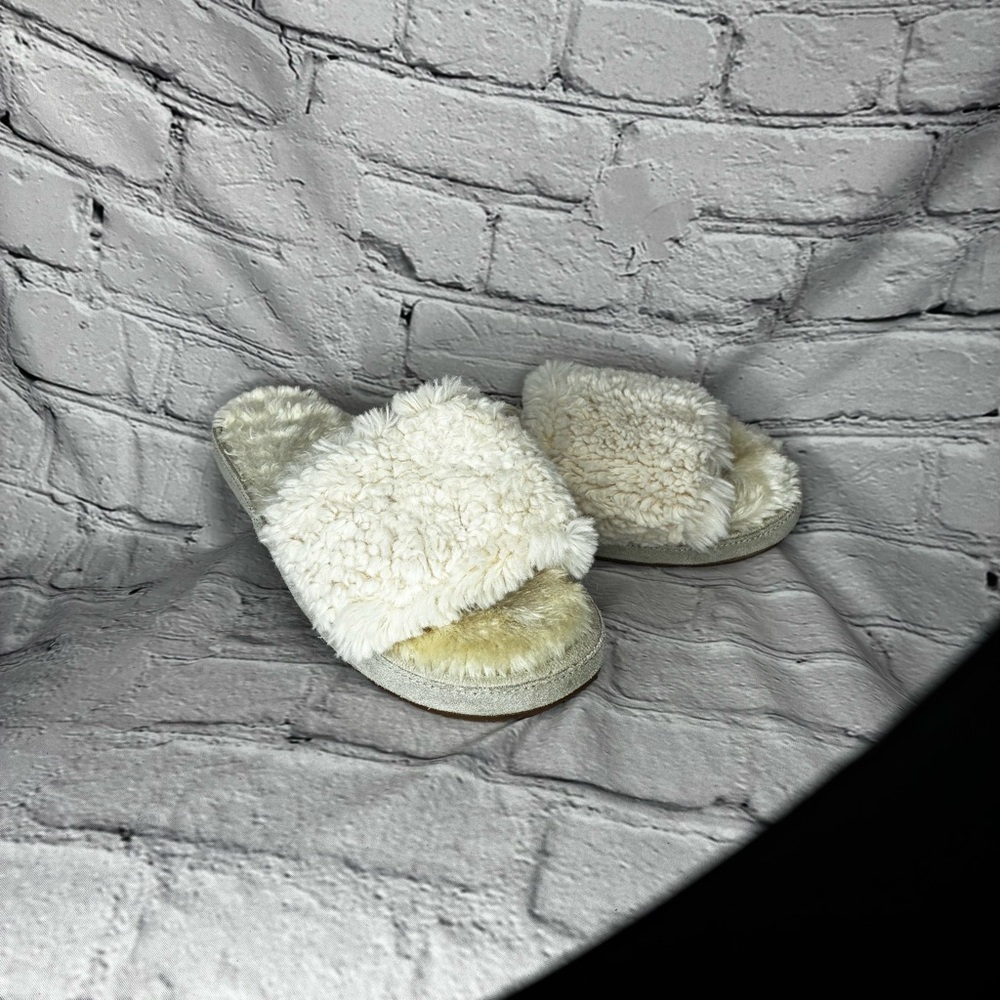 Minnetonka Women's Luxe Lolo Faux Fur Slipper Sandals Sz 7 Cream Off‎ White GUC